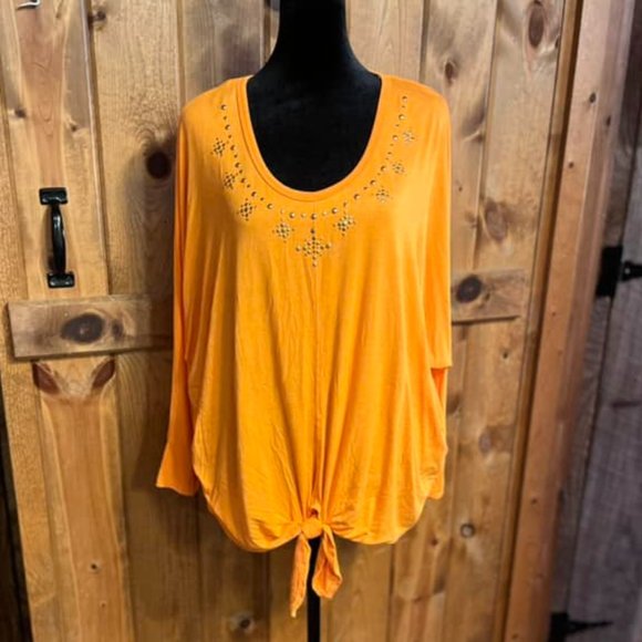 Calesas size Medium top Orange Tunic. Studded. - Picture 1 of 5